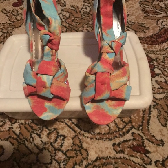 Vince Camuto Shoes - New 7/2 Multi color sandles